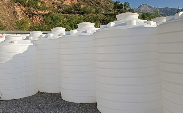 化工液体储存注意事项——选对PE西固塑料桶避免安全隐患