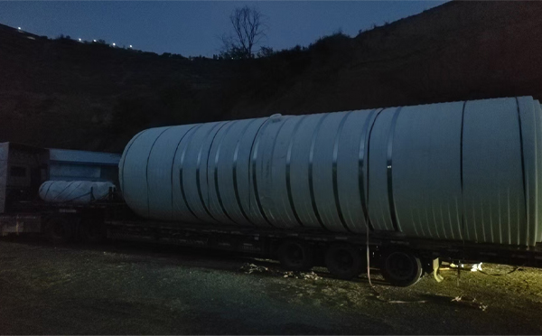 西固圆桶运输途中